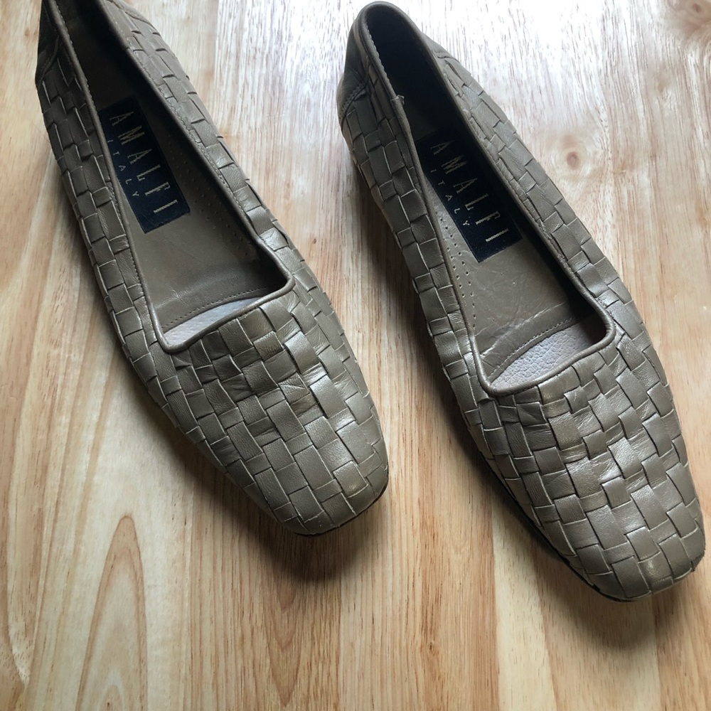 Amalfi Italy Low Heel Gold Neutral Flats Size 7 1/2 B